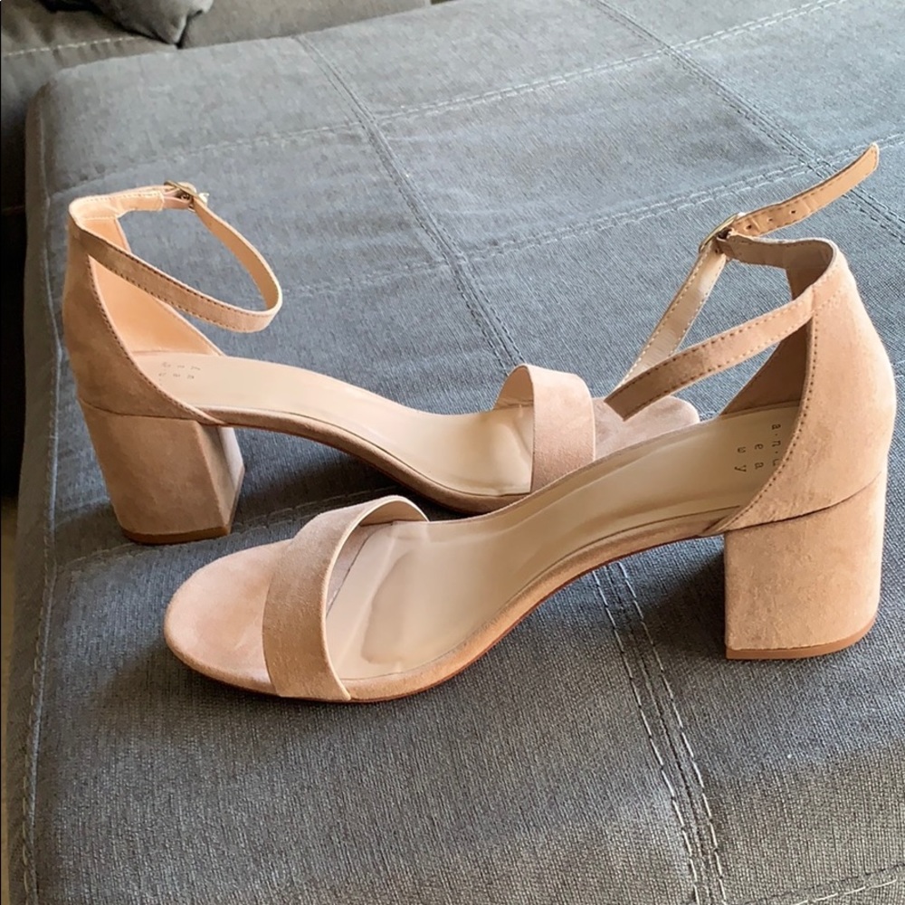 Block heel sandal
